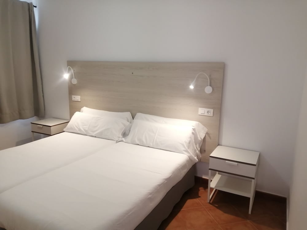 Tabaiba Apartamentos — Hotel rooms in Costa Teguise, Canary Islands