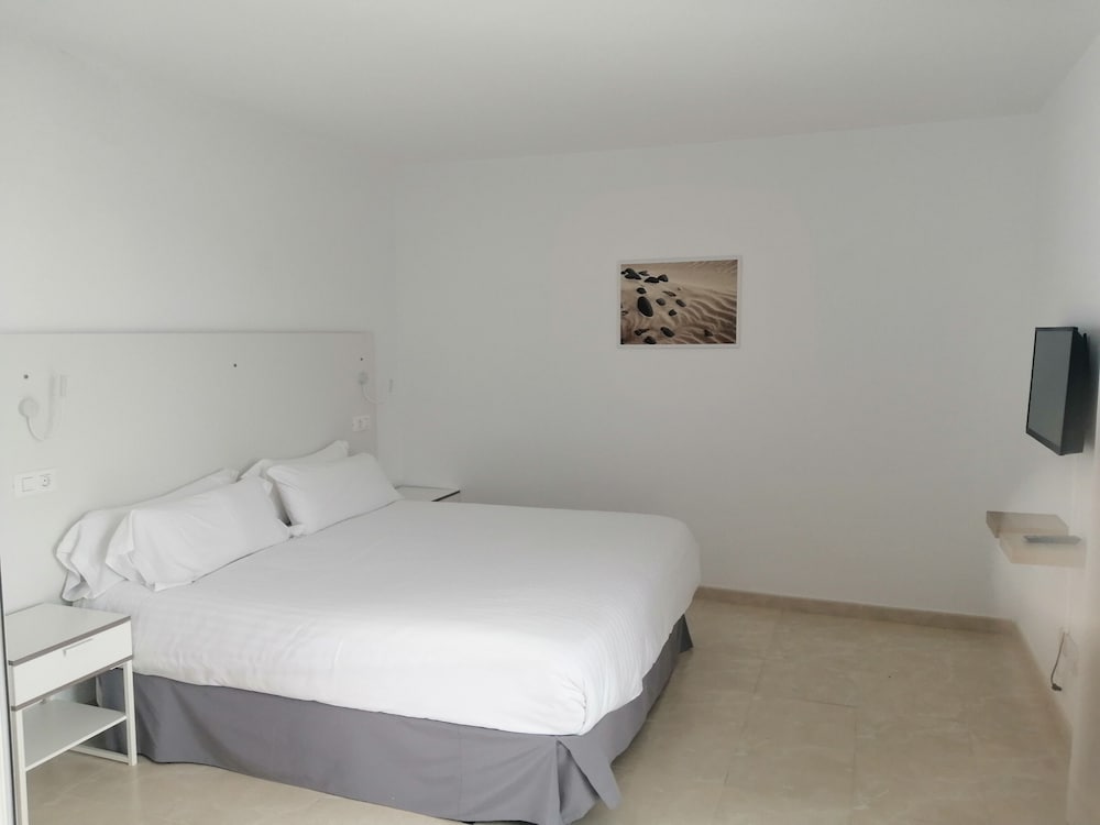 Tabaiba Apartamentos — Hotel rooms in Costa Teguise, Canary Islands