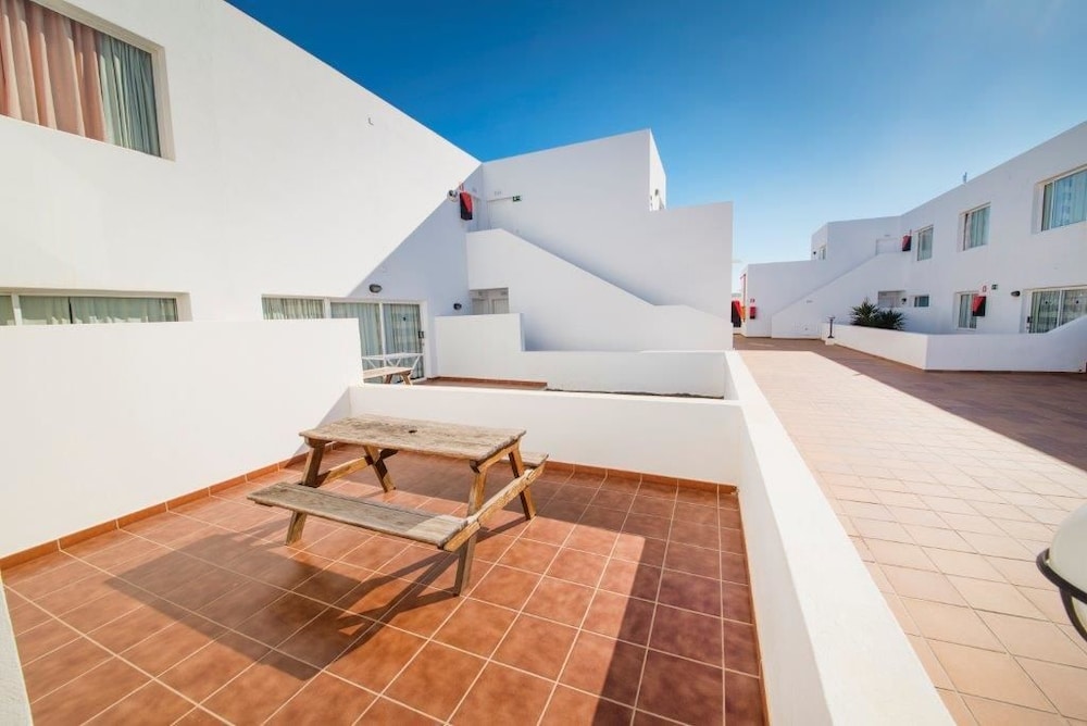 Tabaiba Apartamentos — Hotel building in Costa Teguise, Canary Islands