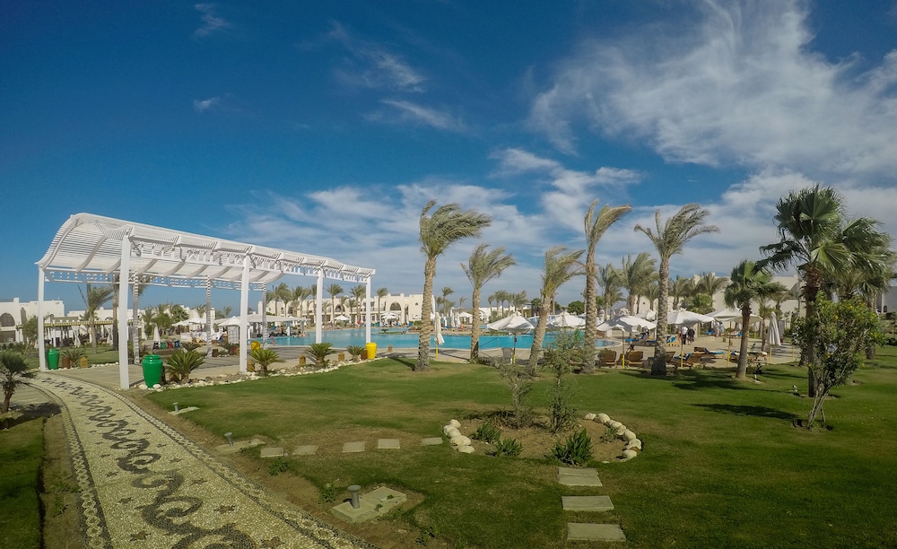 Hilton Marsa Alam Nubian Resort — Swimming pool in Marsa Alam, Red Sea