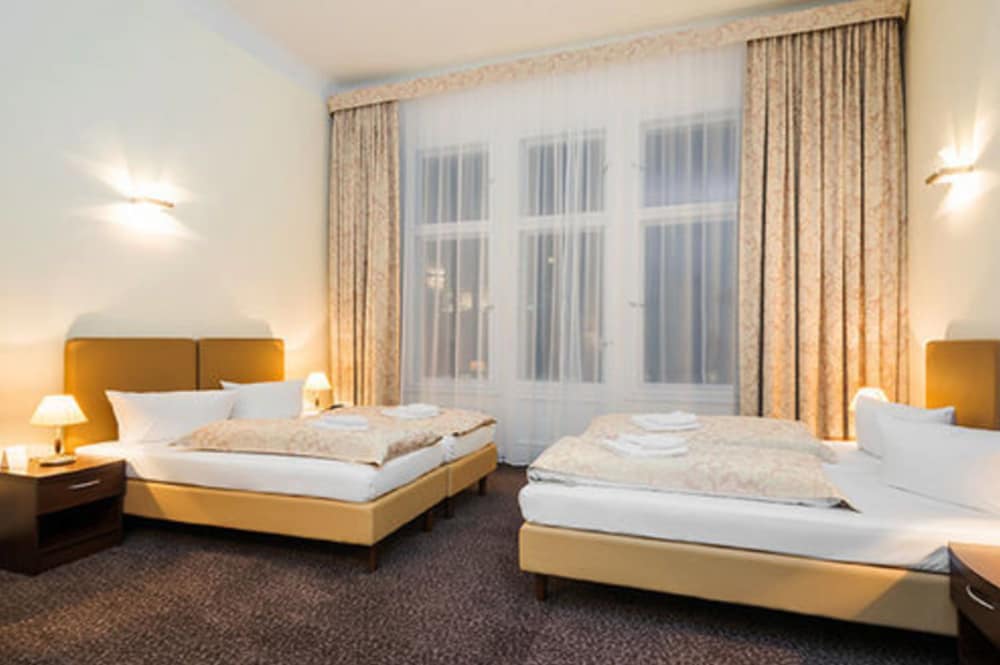 Upper Room Hotel Kurfurstendamm — Hotel rooms in Berlin, Berlin