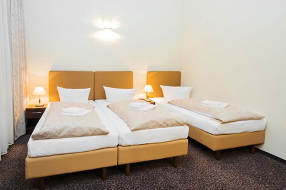 Upper Room Hotel Kurfurstendamm — Hotel rooms in Berlin, Berlin