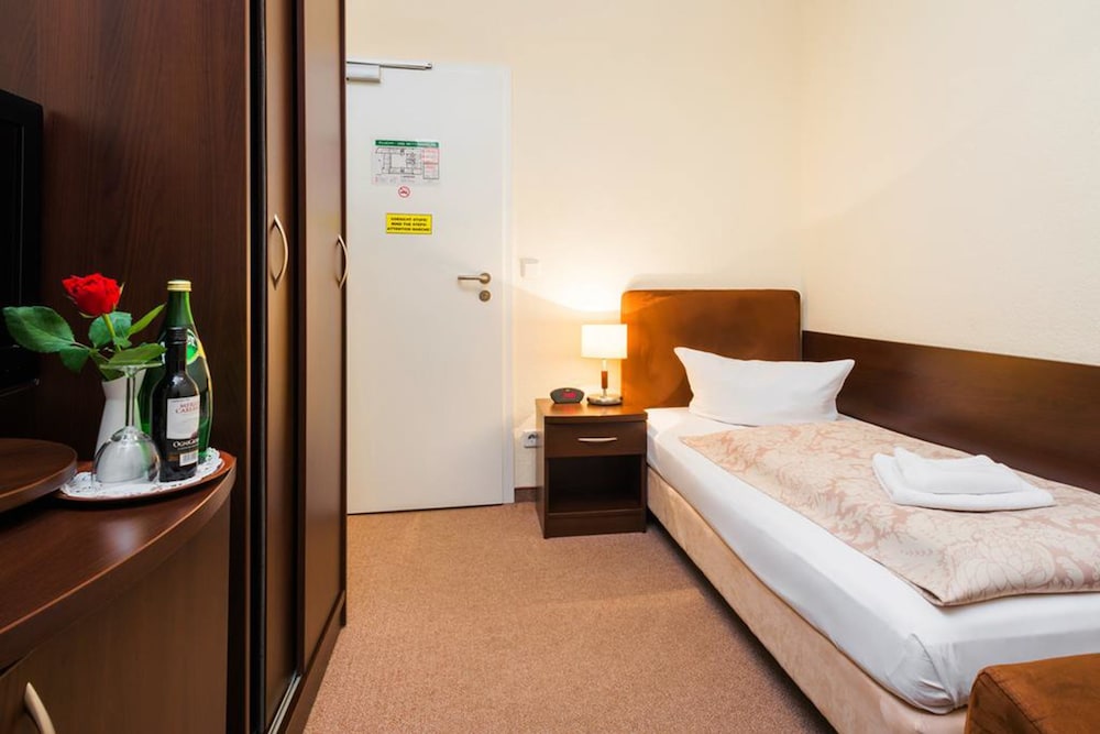 Upper Room Hotel Kurfurstendamm — Hotel rooms in Berlin, Berlin