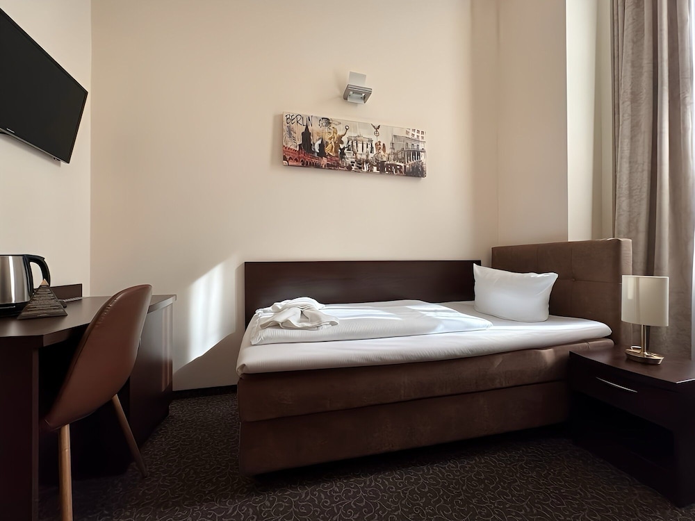 Upper Room Hotel Kurfurstendamm — Hotel rooms in Berlin, Berlin
