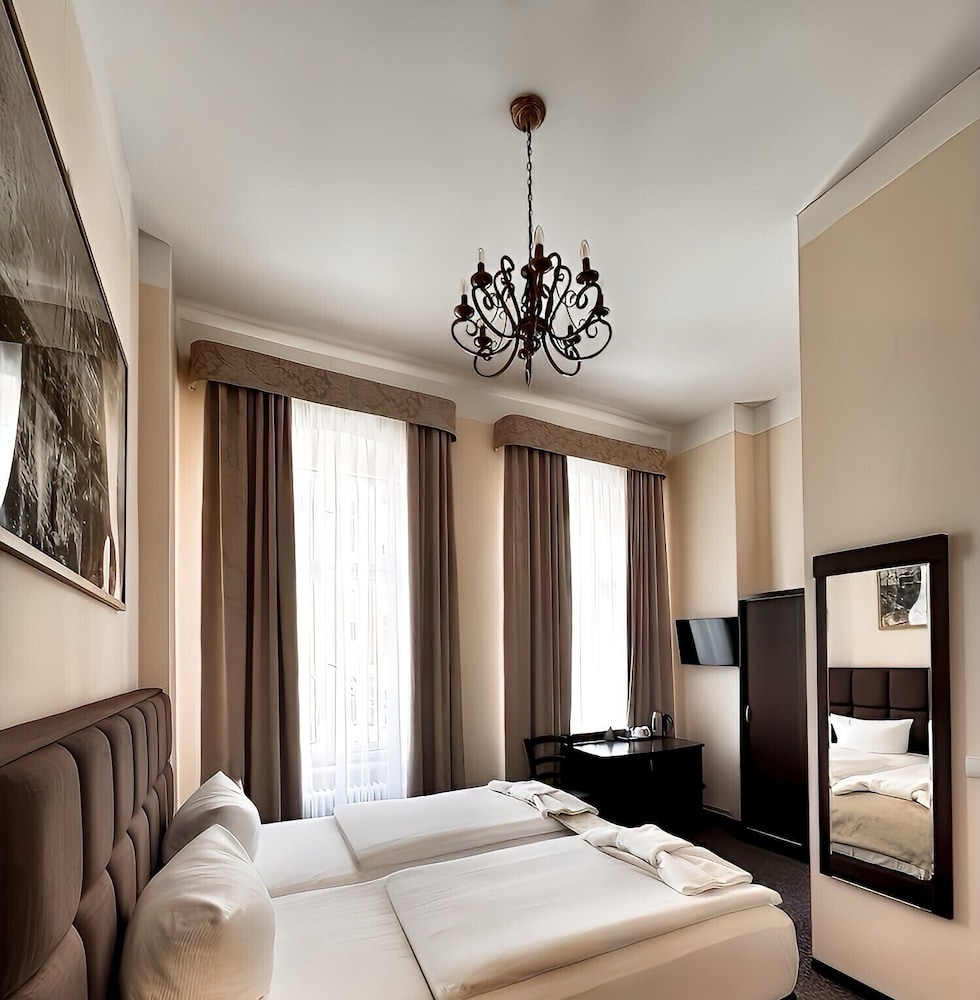 Upper Room Hotel Kurfurstendamm — Hotel rooms in Berlin, Berlin