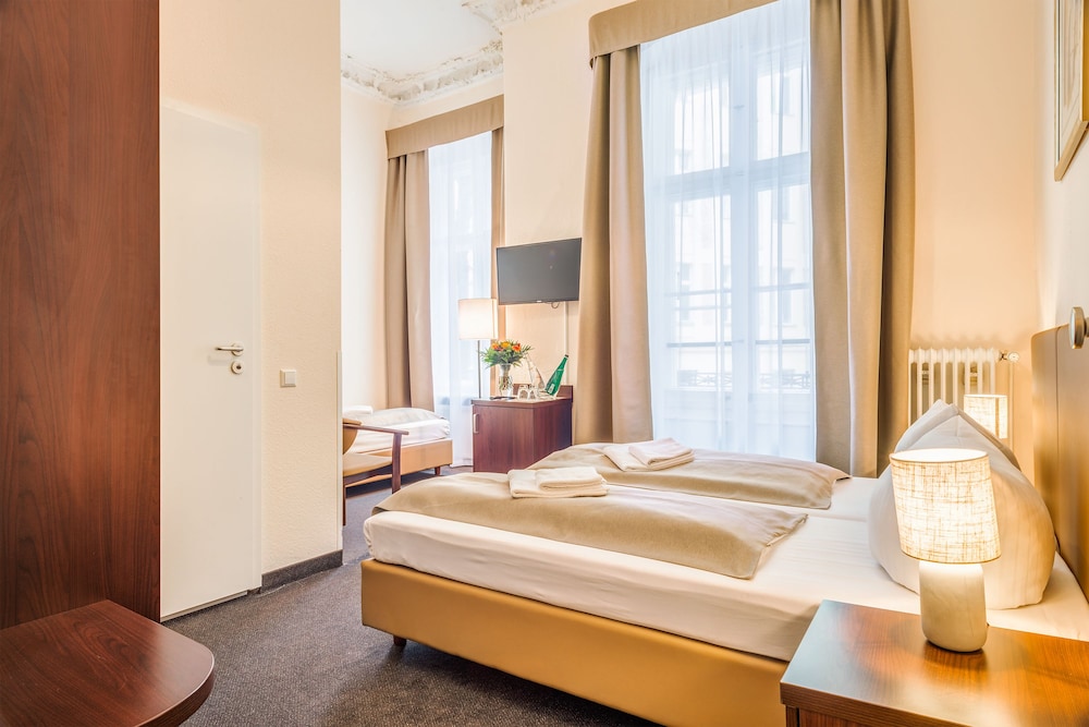 Upper Room Hotel Kurfurstendamm — Hotel rooms in Berlin, Berlin