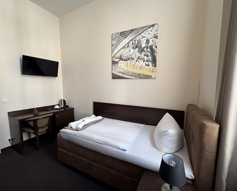 Upper Room Hotel Kurfurstendamm — Hotel rooms in Berlin, Berlin