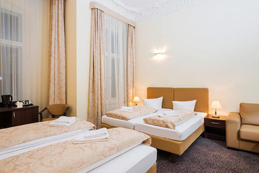 Upper Room Hotel Kurfurstendamm — Hotel rooms in Berlin, Berlin