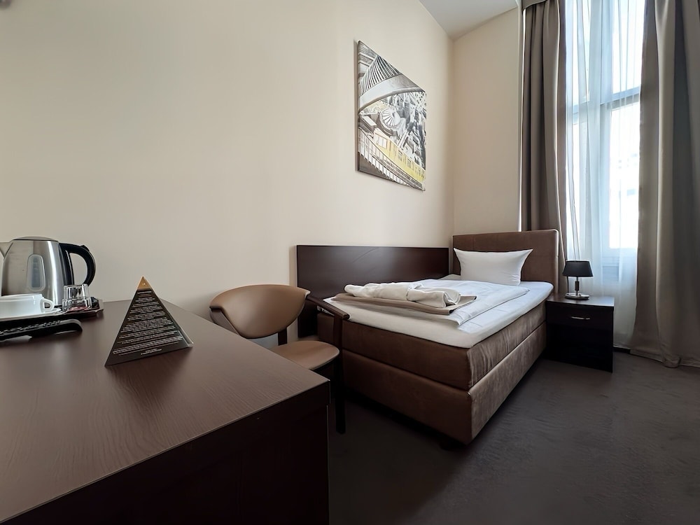 Upper Room Hotel Kurfurstendamm — Hotel rooms in Berlin, Berlin