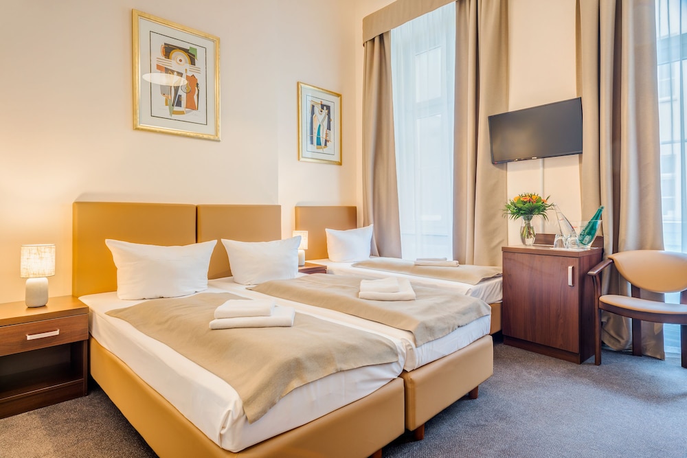 Upper Room Hotel Kurfurstendamm — Hotel rooms in Berlin, Berlin