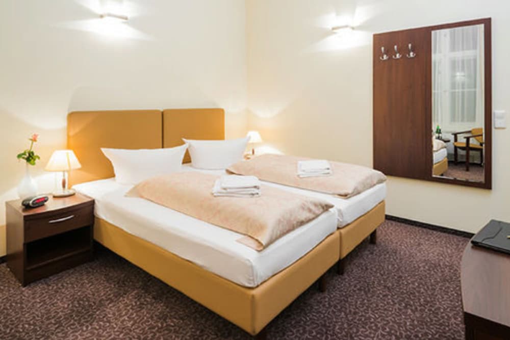 Upper Room Hotel Kurfurstendamm — Hotel rooms in Berlin, Berlin