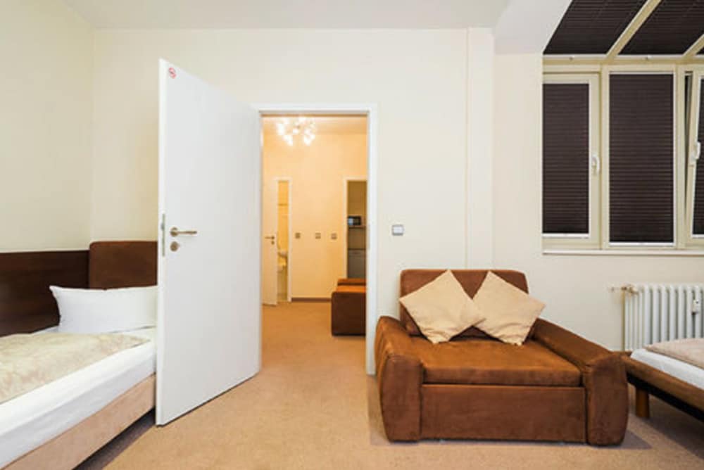 Upper Room Hotel Kurfurstendamm — Hotel rooms in Berlin, Berlin