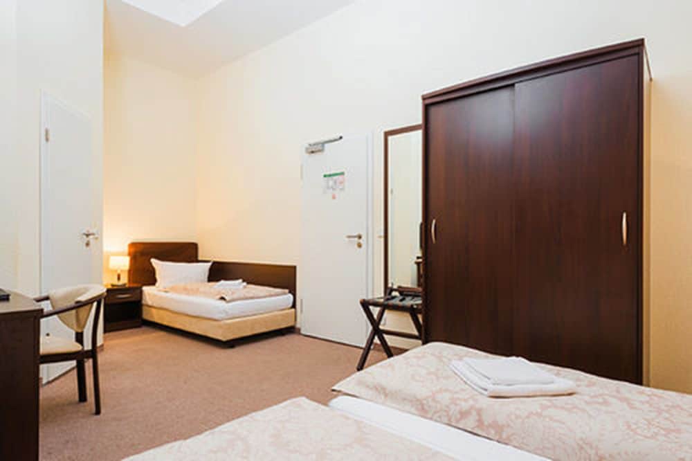 Upper Room Hotel Kurfurstendamm — Hotel rooms in Berlin, Berlin