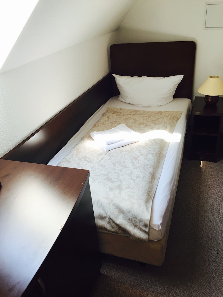 Upper Room Hotel Kurfurstendamm — Hotel rooms in Berlin, Berlin