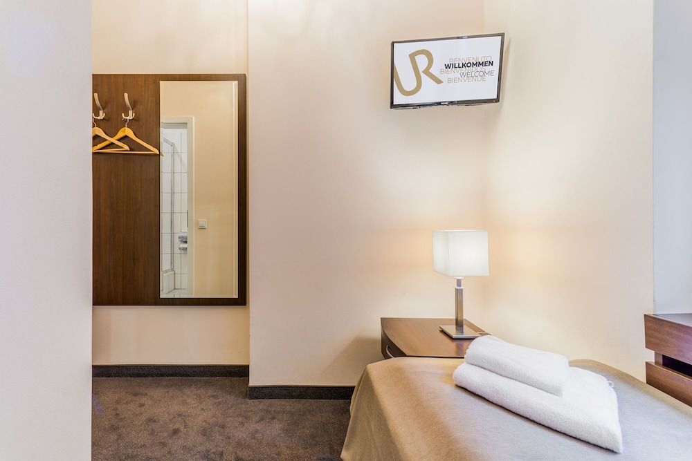 Upper Room Hotel Kurfurstendamm — Hotel rooms in Berlin, Berlin
