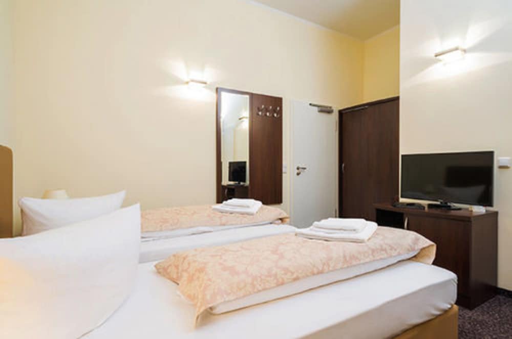 Upper Room Hotel Kurfurstendamm — Hotel rooms in Berlin, Berlin
