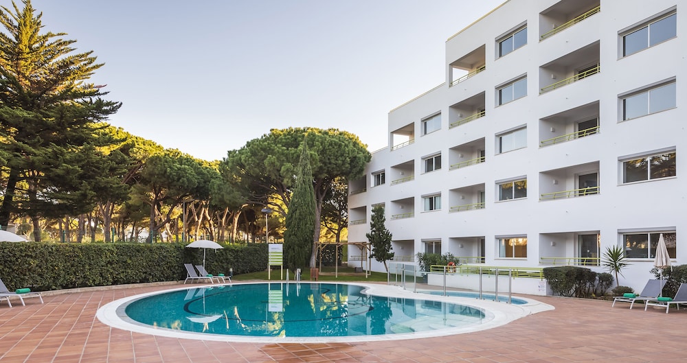 The Patio Suite Hotel — Swimming pool in Albufeira, Faro