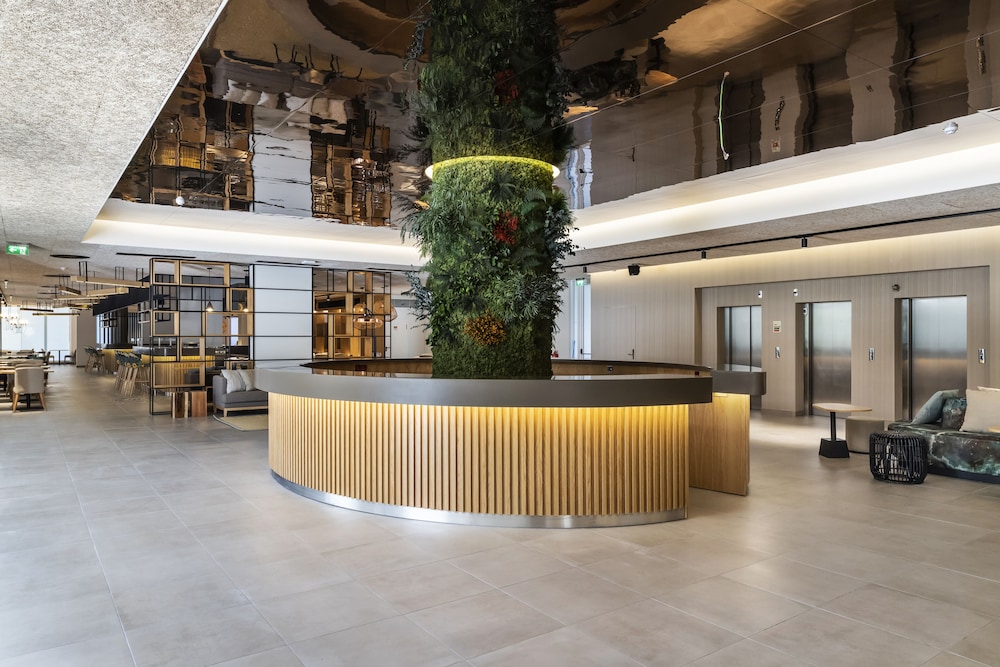 The Patio Suite Hotel — Hotel building in Albufeira, Faro