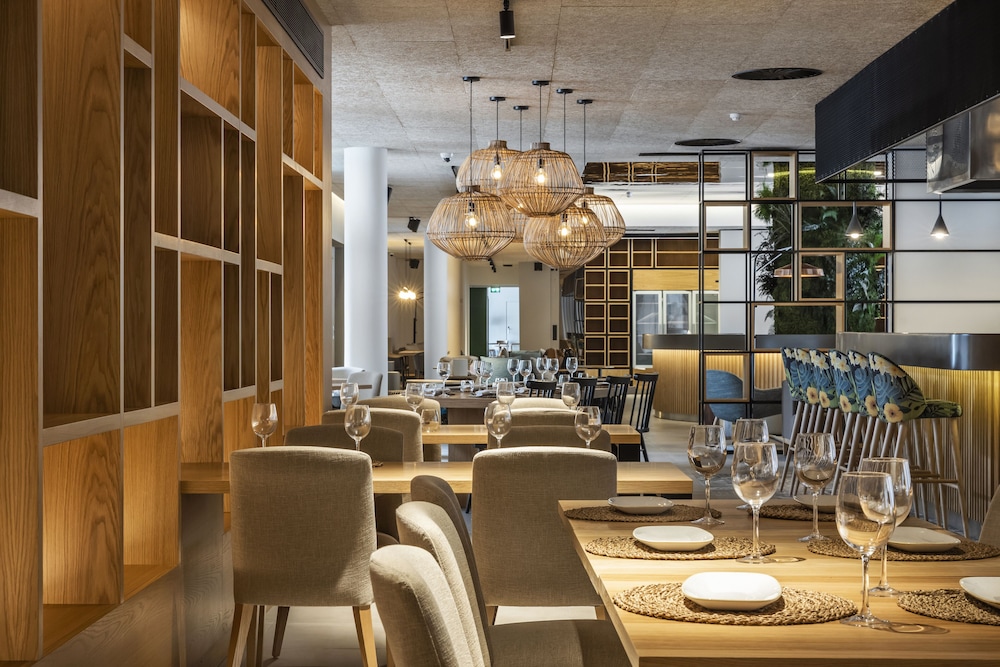 The Patio Suite Hotel — Restaurant & bars in Albufeira, Faro