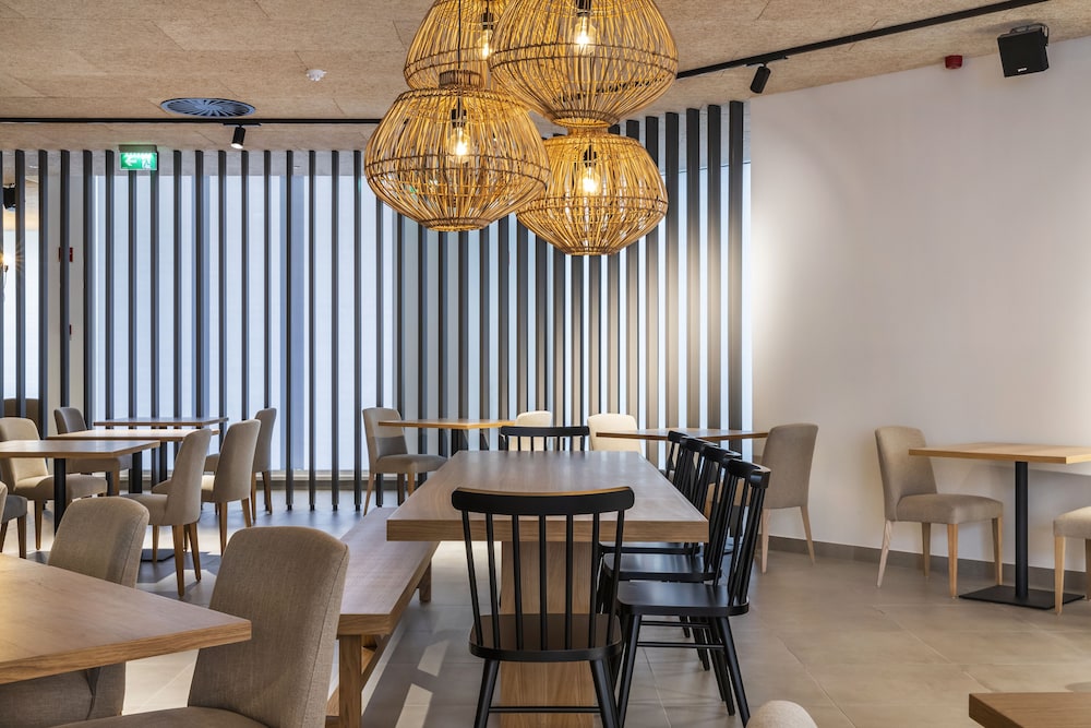 The Patio Suite Hotel — Restaurant & bars in Albufeira, Faro