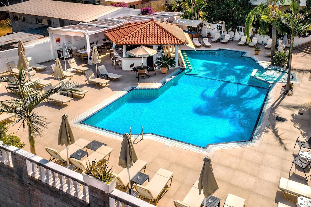 Malia Mare — Swimming pool in Malia