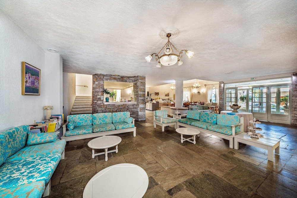 Malia Mare — Restaurant & bars in Malia