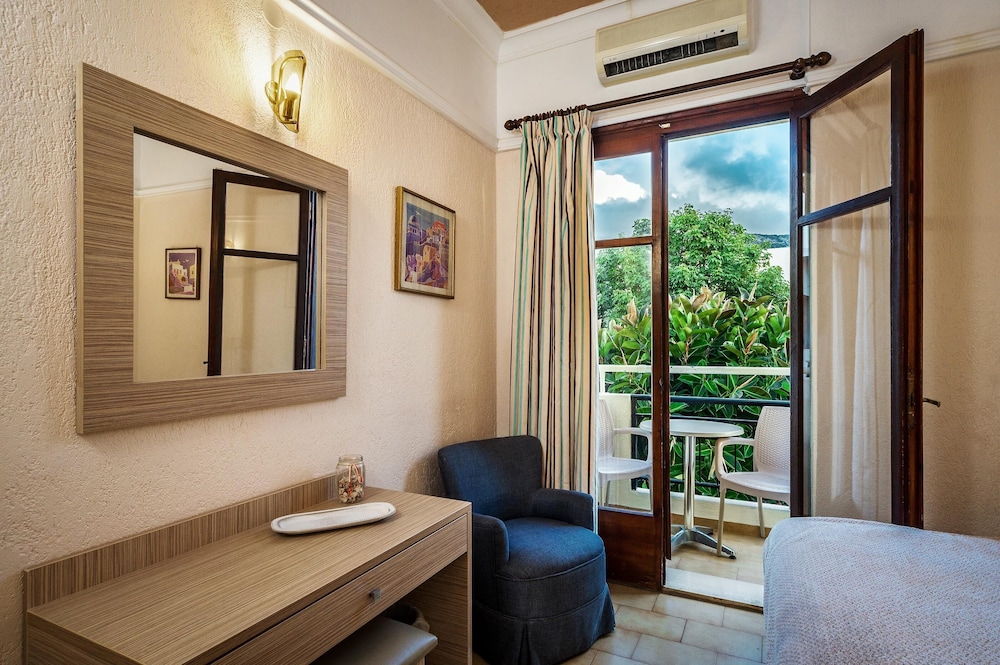 Malia Mare — Hotel rooms in Malia