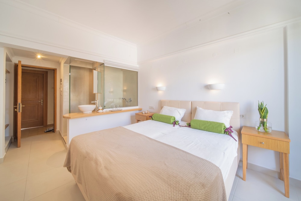 Malia Mare — Hotel rooms in Malia
