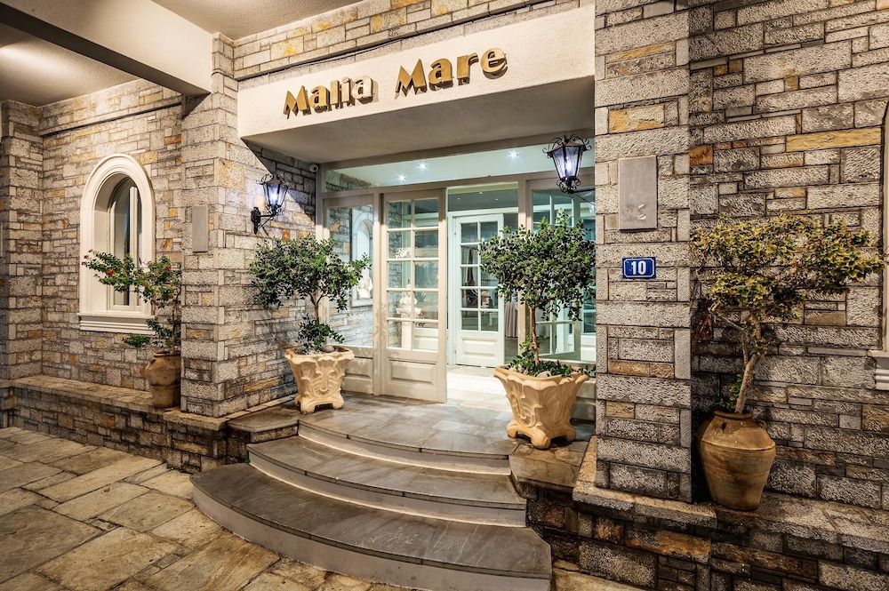 Malia Mare — Hotel building in Malia