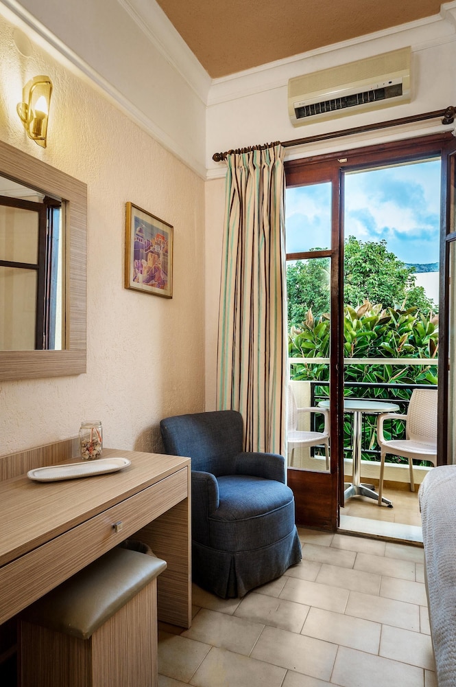 Malia Mare — Hotel rooms in Malia