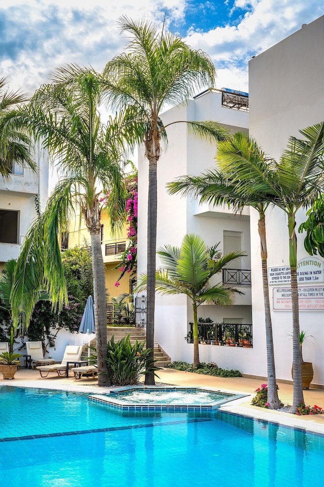 Malia Mare — Swimming pool in Malia