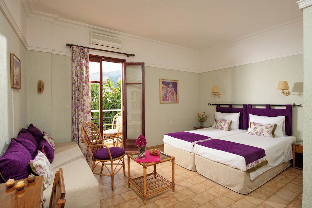 Malia Mare — Hotel rooms in Malia