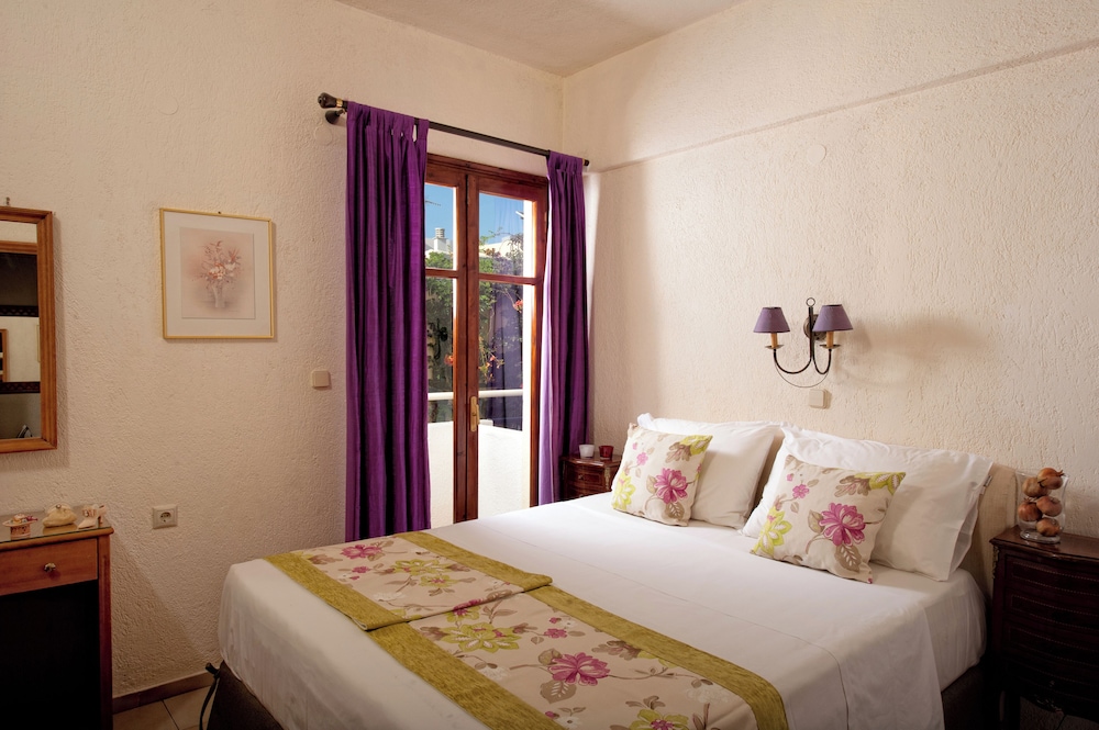 Malia Mare — Hotel rooms in Malia