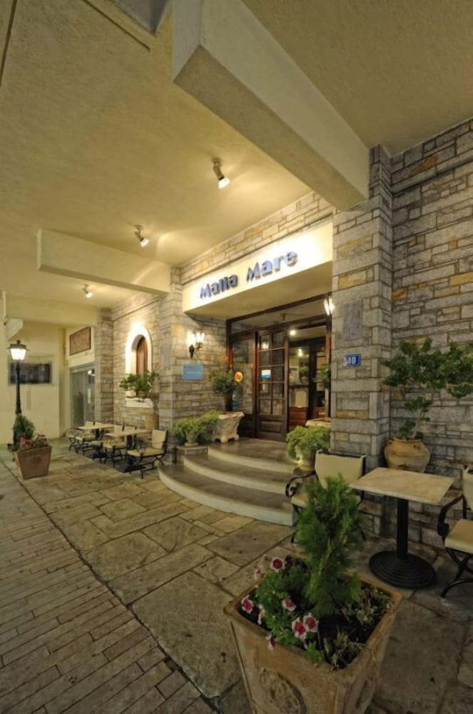 Malia Mare — Hotel building in Malia