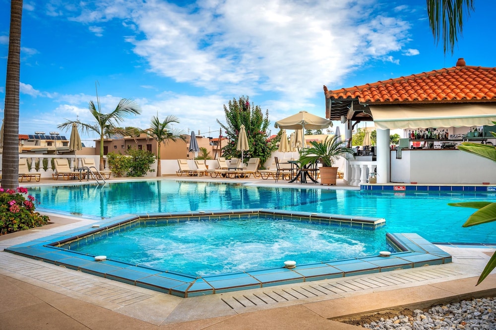 Malia Mare — Swimming pool in Malia