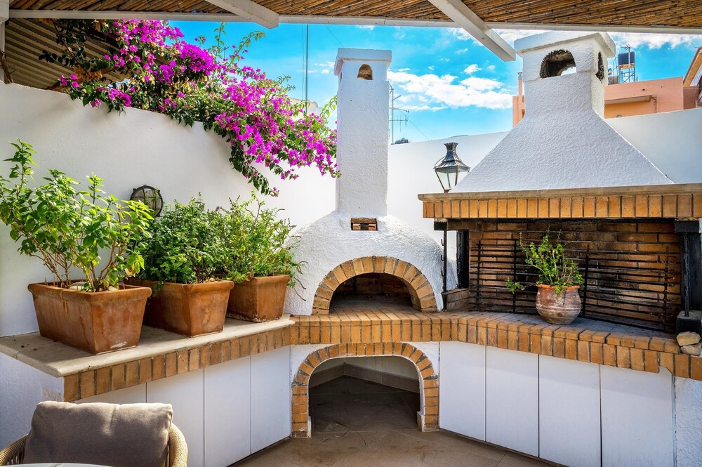 Malia Mare — Restaurant & bars in Malia