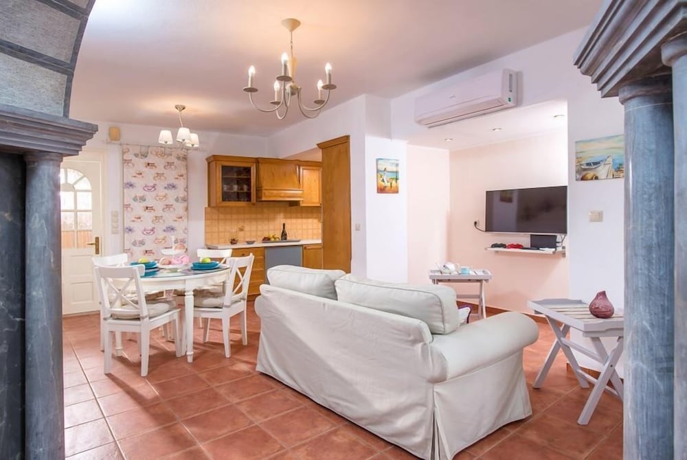 Malia Mare — Hotel rooms in Malia