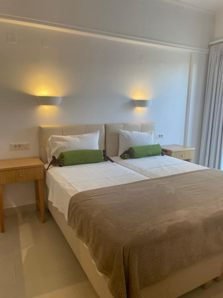 Malia Mare — Hotel rooms in Malia
