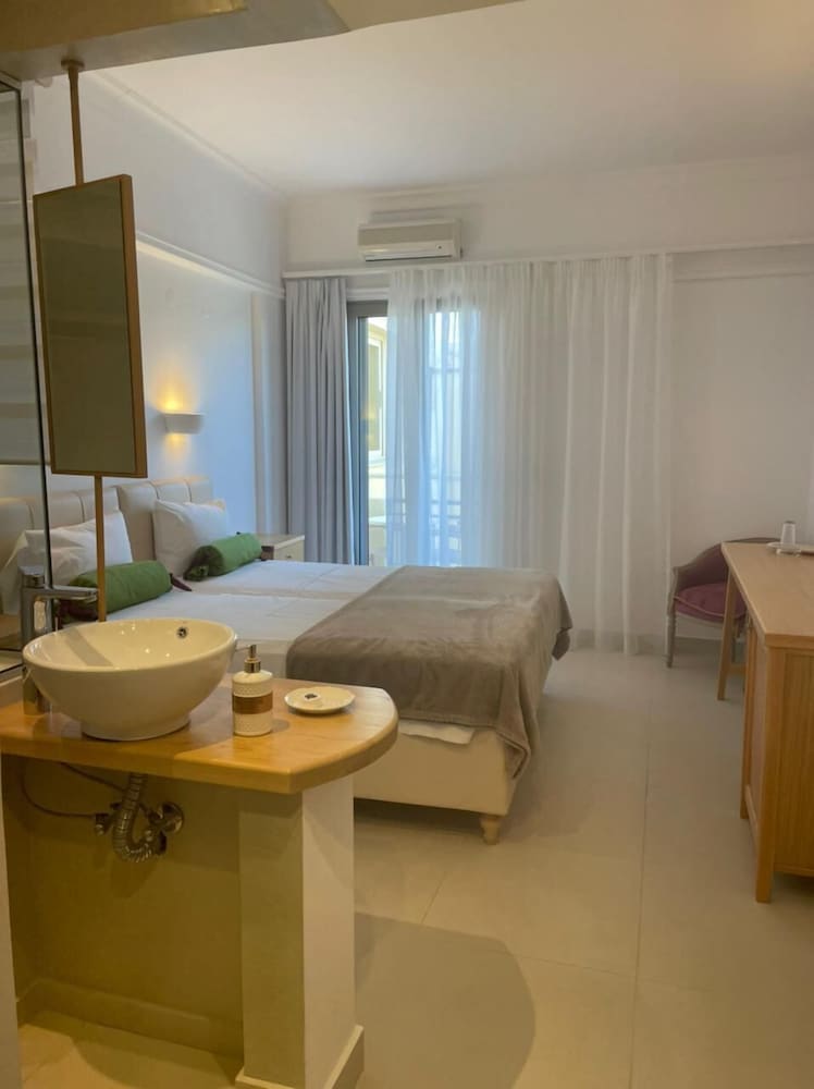 Malia Mare — Hotel rooms in Malia