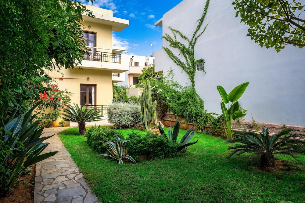 Malia Mare — Hotel building in Malia