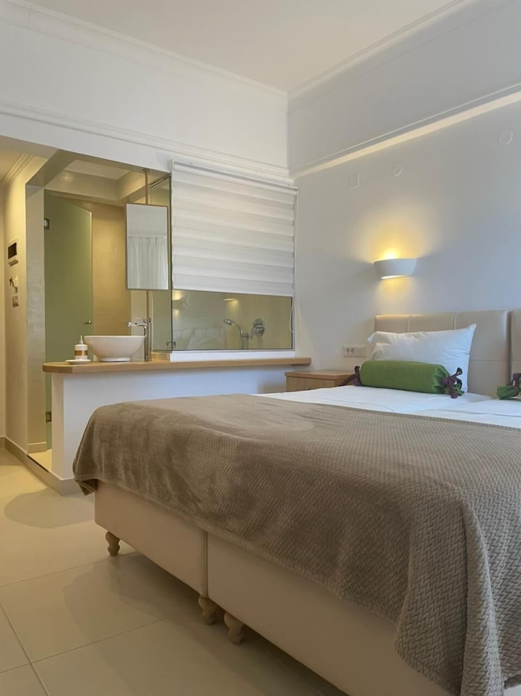 Malia Mare — Hotel rooms in Malia
