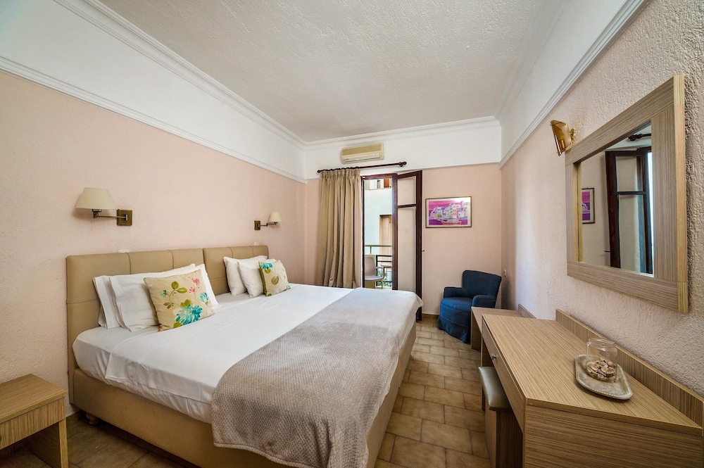 Malia Mare — Hotel rooms in Malia