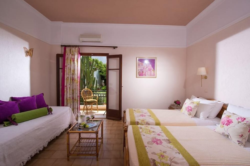 Malia Mare — Hotel rooms in Malia