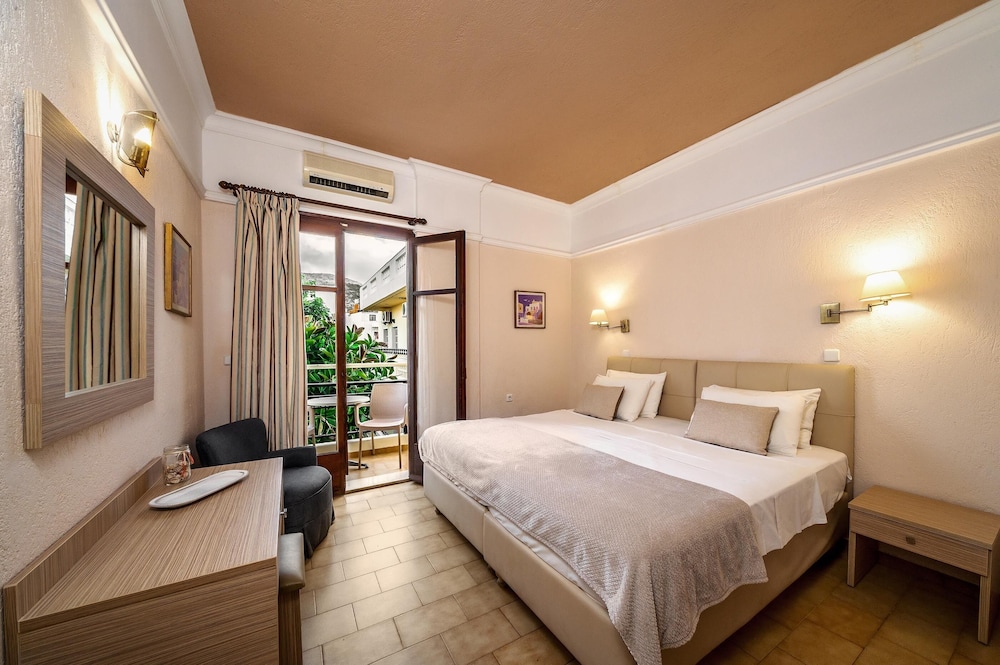 Malia Mare — Hotel rooms in Malia
