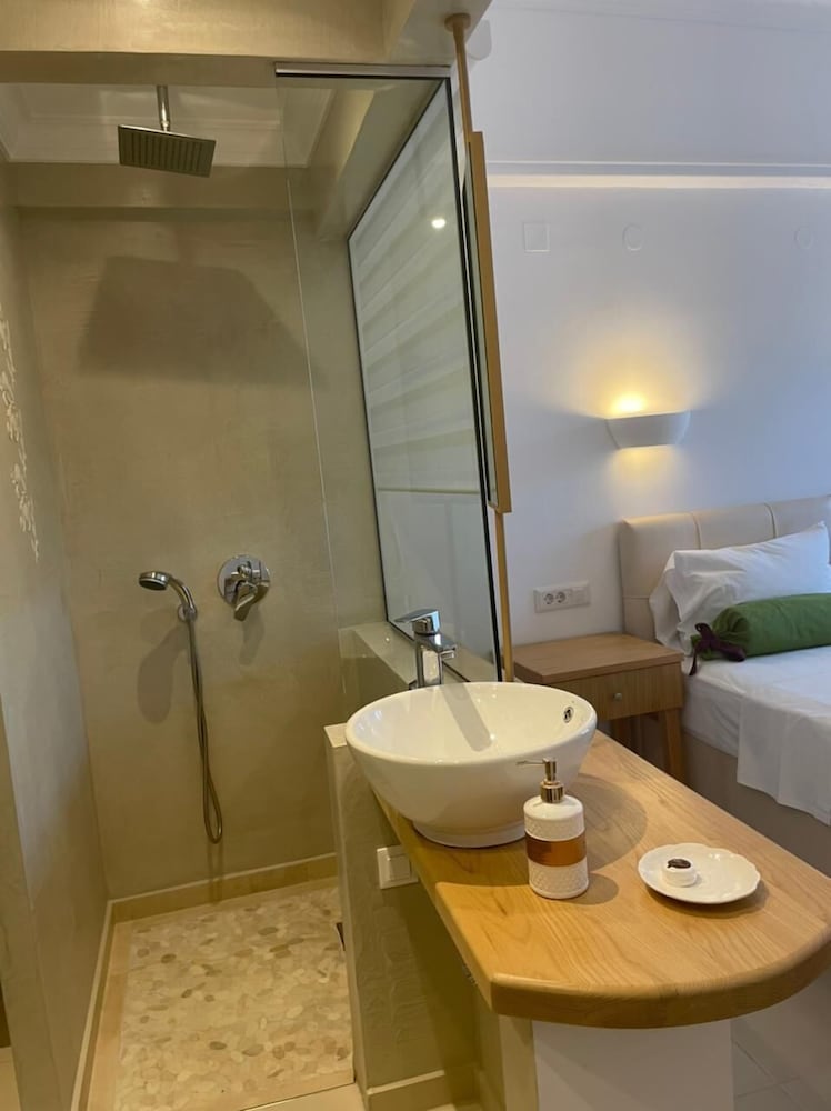 Malia Mare — Hotel rooms in Malia