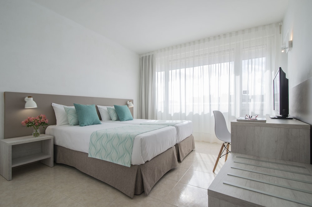 Hotel Lloret Santa Rosa by Pierre & Vacances — Hotel rooms in Lloret de Mar, Catalonia