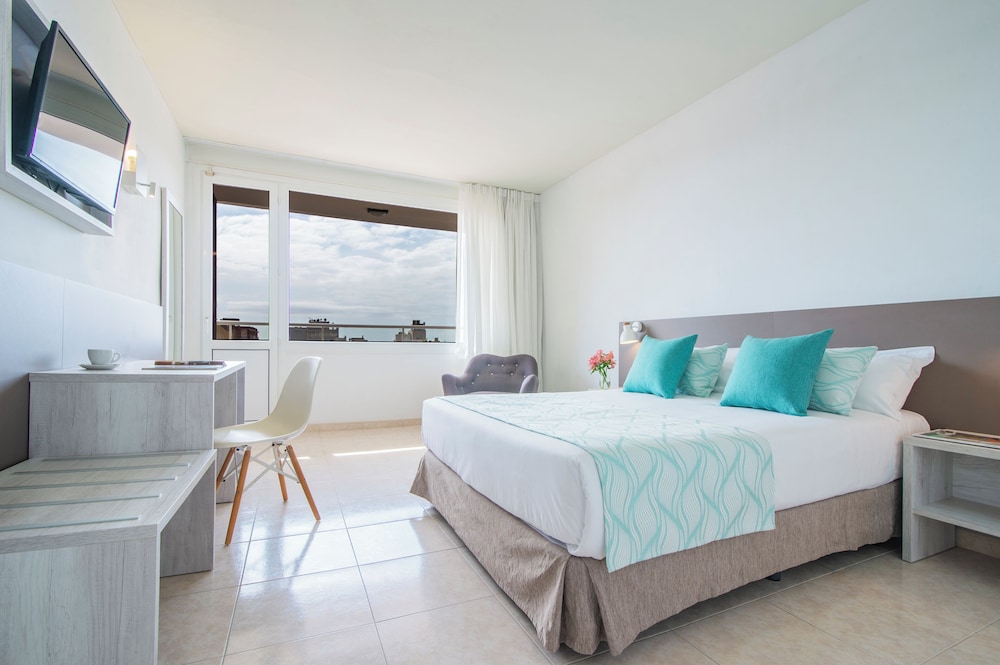 Hotel Lloret Santa Rosa by Pierre & Vacances — Hotel rooms in Lloret de Mar, Catalonia
