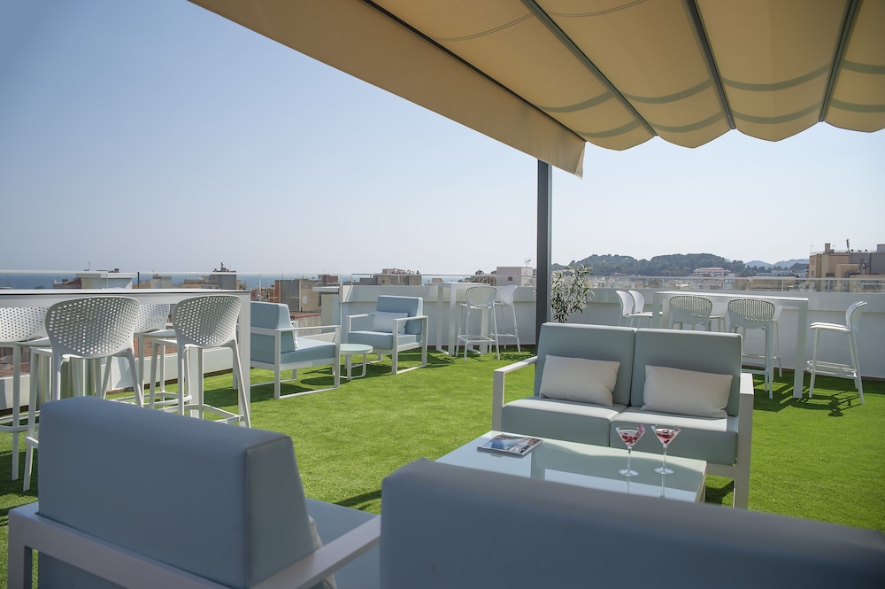 Hotel Lloret Santa Rosa by Pierre & Vacances — Restaurant & bars in Lloret de Mar, Catalonia