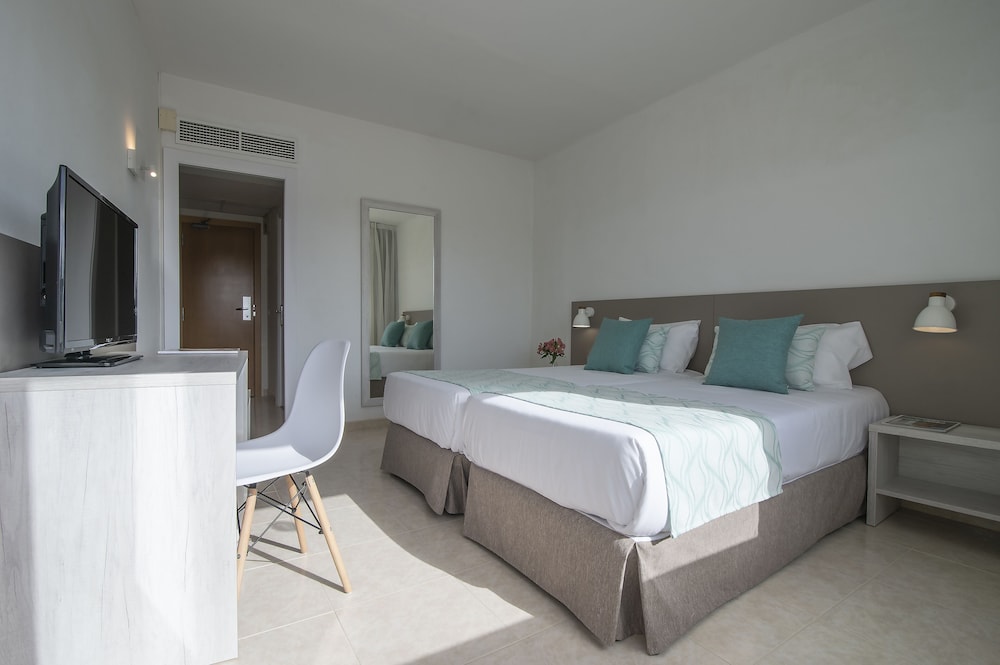 Hotel Lloret Santa Rosa by Pierre & Vacances — Hotel rooms in Lloret de Mar, Catalonia