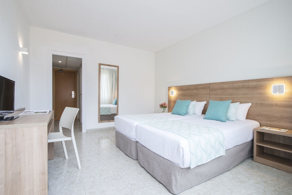 Hotel Lloret Santa Rosa by Pierre & Vacances — Hotel rooms in Lloret de Mar, Catalonia